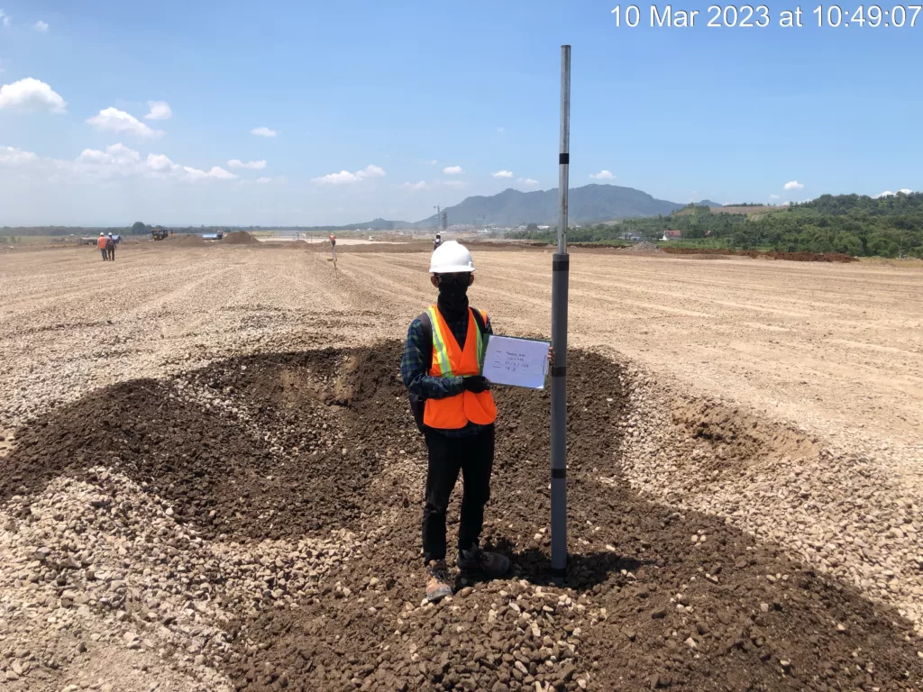 Pemasangan Settlement Plate Bandara Internasional Dhoho