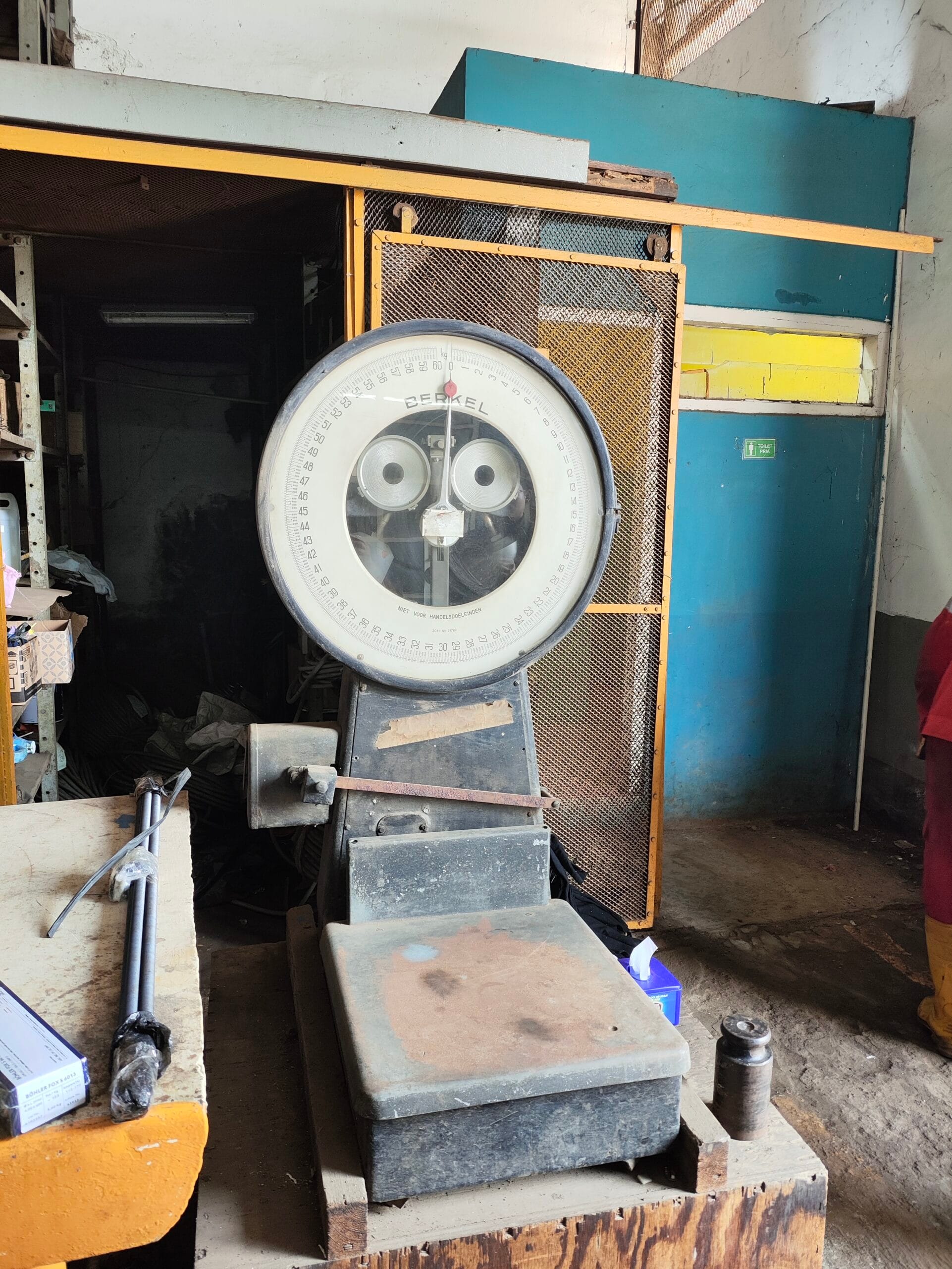 Kalibrasi Timbangan Berkel di PT Dok & Perkapalan Kodja Bahari - PT Global Intan Teknindo (6)