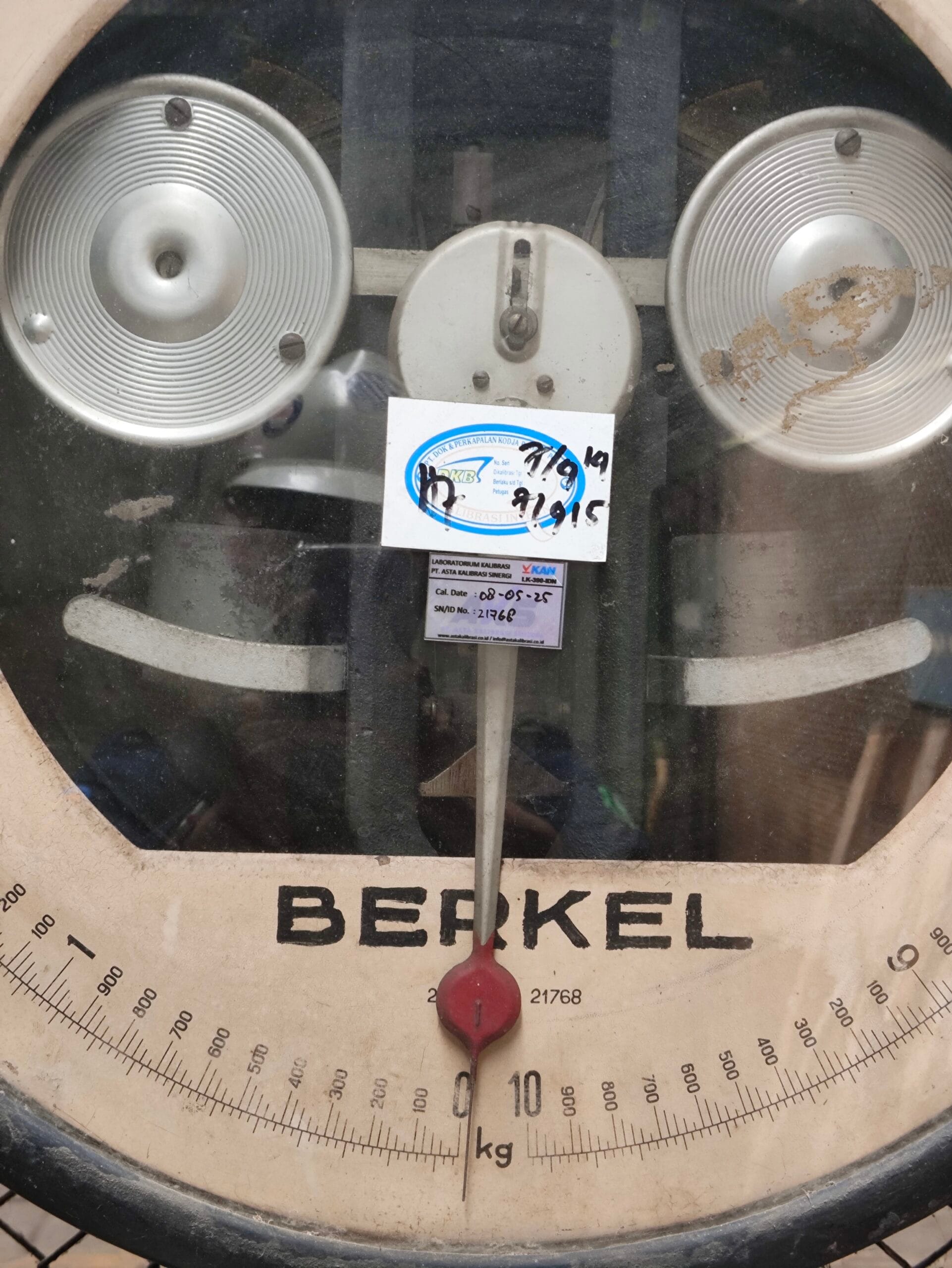 Kalibrasi Timbangan Berkel di PT Dok & Perkapalan Kodja Bahari - PT Global Intan Teknindo (5)