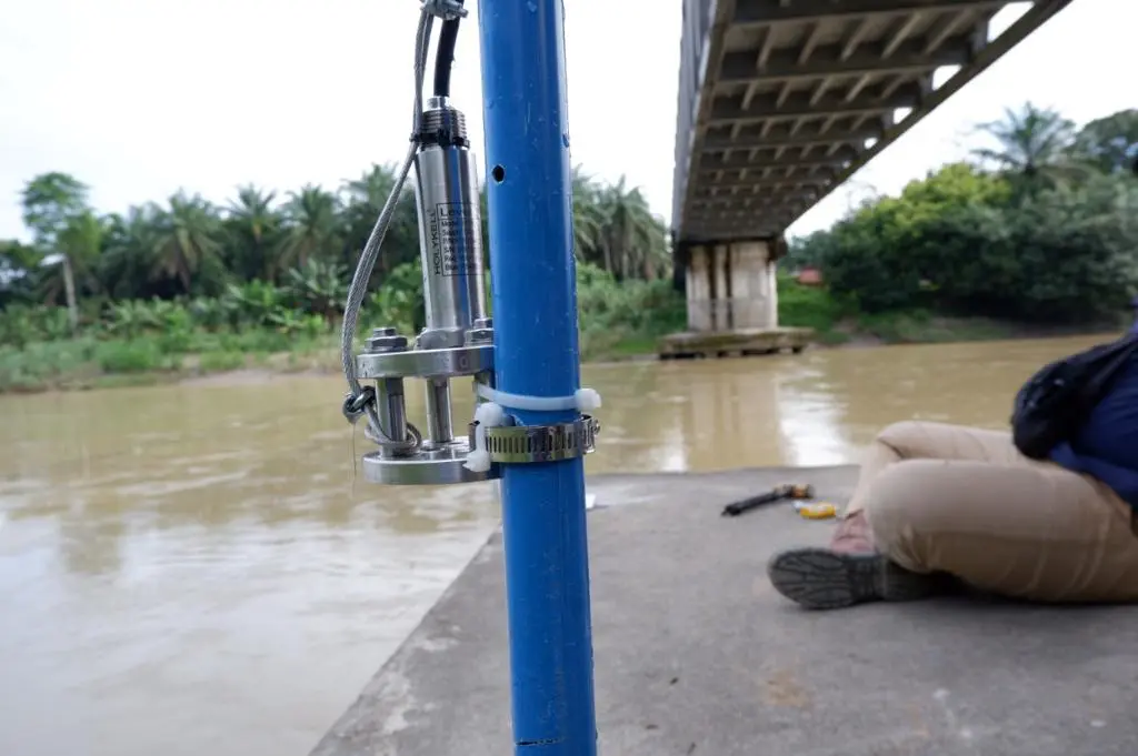 Detail sensor level air untuk instalasi AWLR instrumen