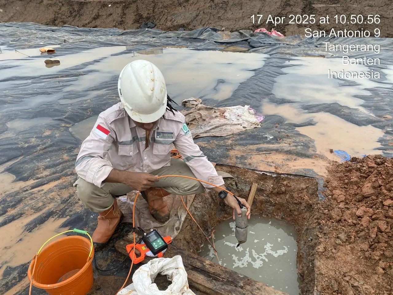 Instalasi Vibrating Wire Piezometer di Banten