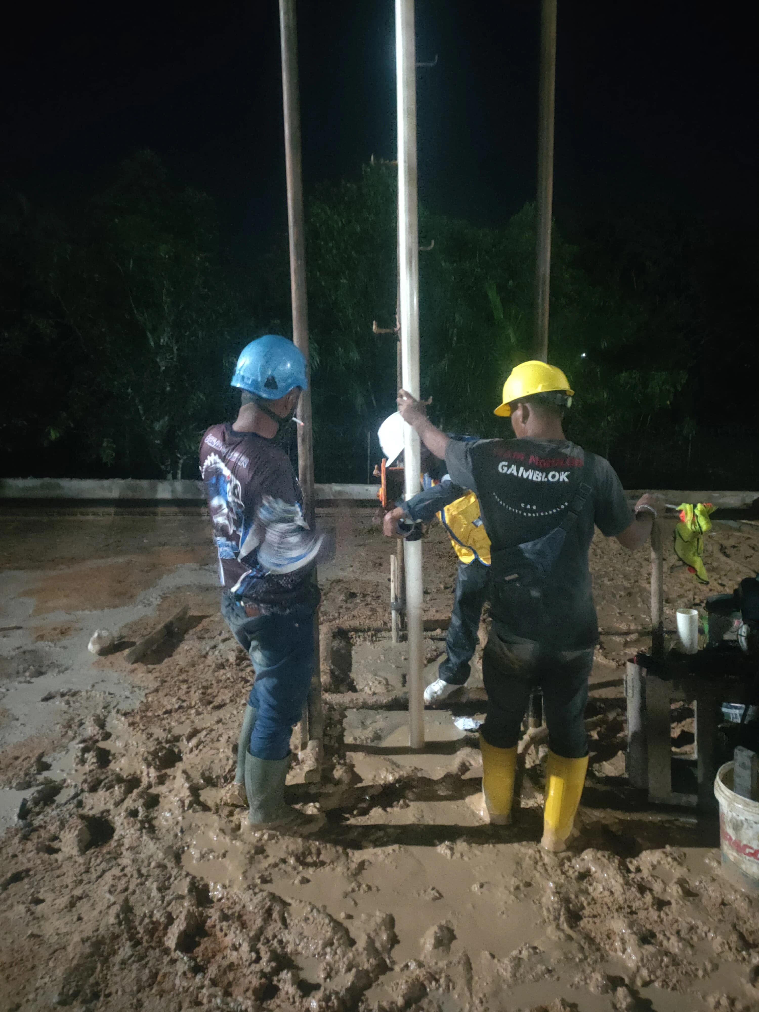 Proses pengeboran titik pantau inclinometer di area Gardu Induk PLN