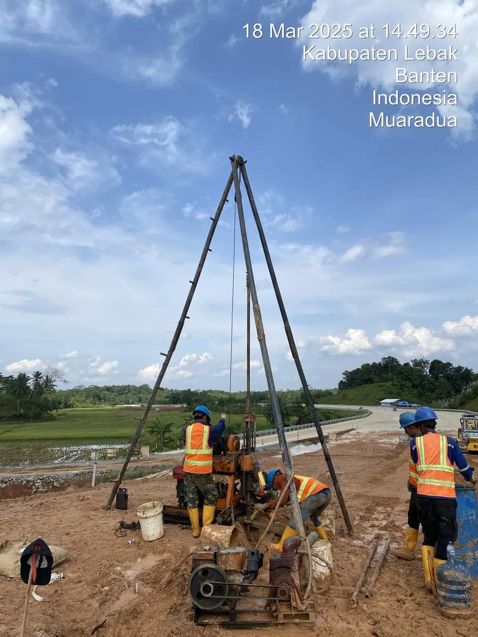 Proses pengeboran untuk titik instalasi Piezometer di Tol Serang Panimbang