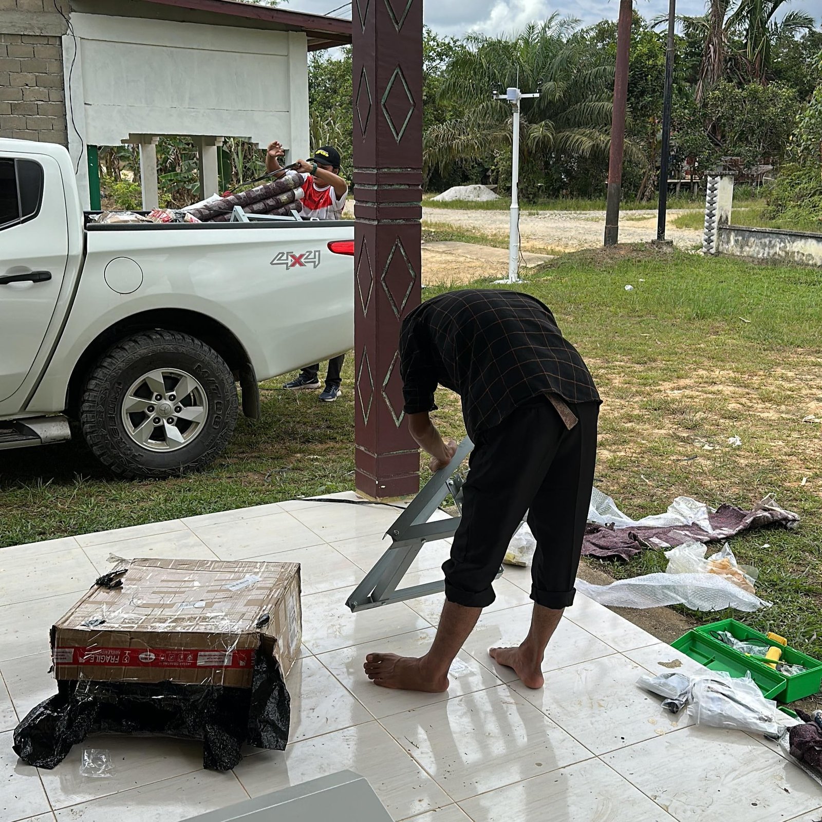 Persiapan dan kalibrasi sensor Automatic Weather Station sebelum instalasi