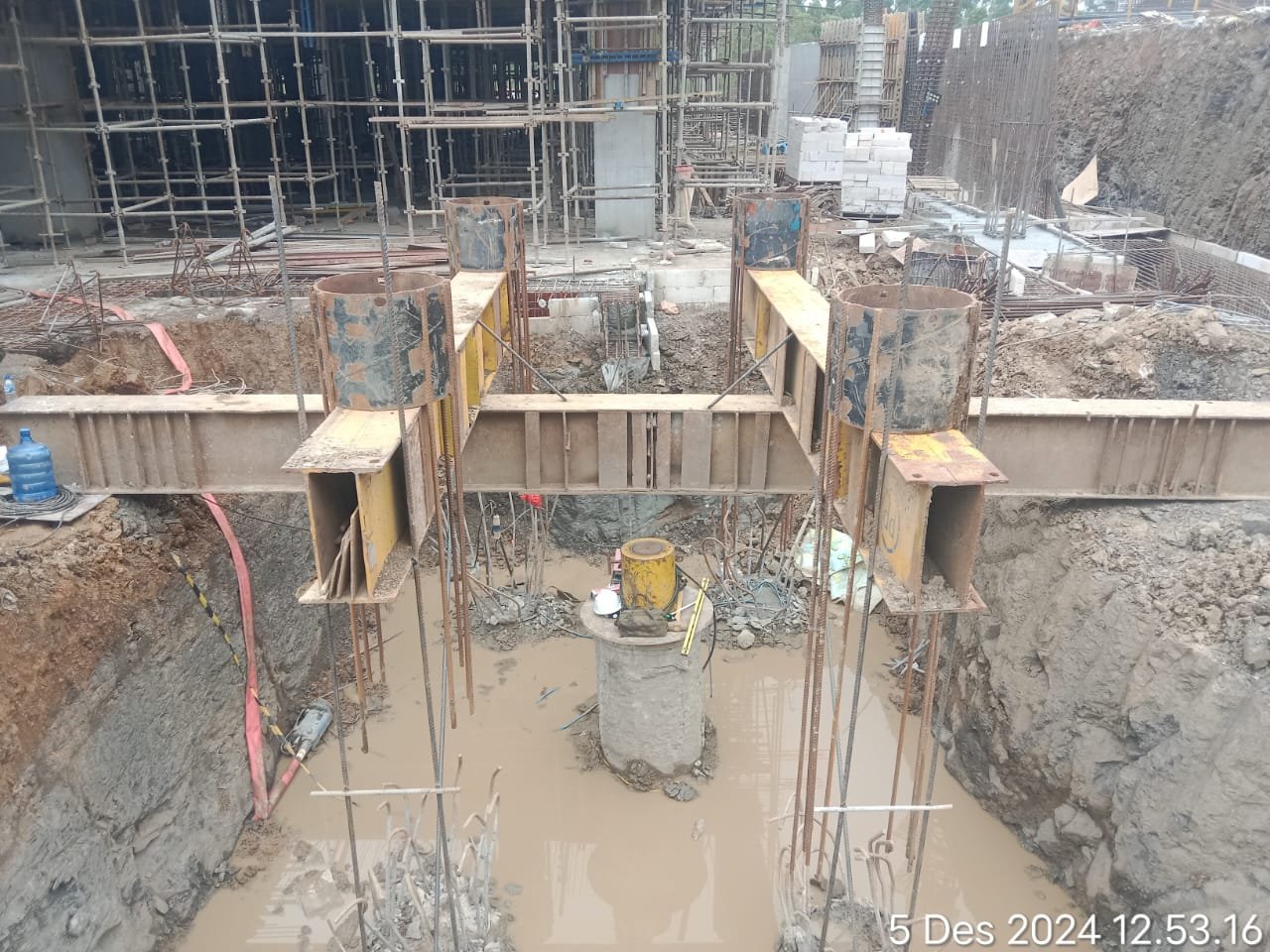 Proses loading test static axial compressive metode kentledge