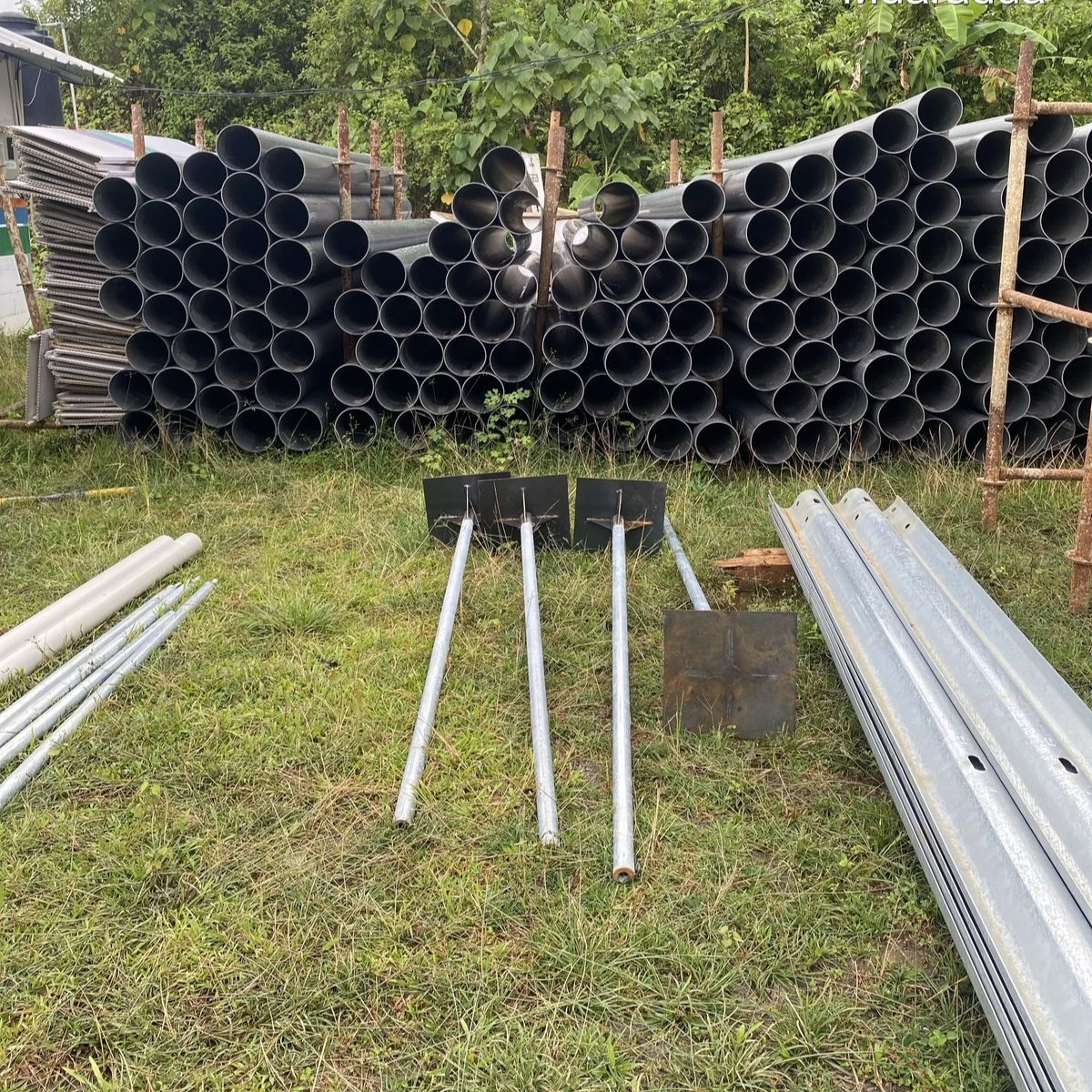 Pemasangan Geotextile untuk stabilitas tanah