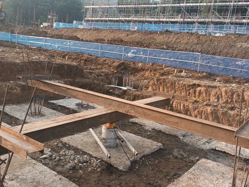 Pemasangan instrumentasi Static Axial Compressive Test pada tiang bor
