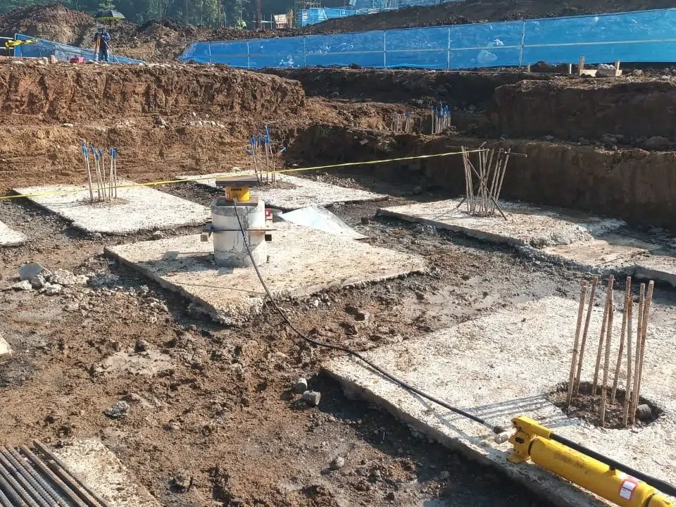 Persiapan blok beton untuk Static Axial Compressive Test di Waduk Saguling