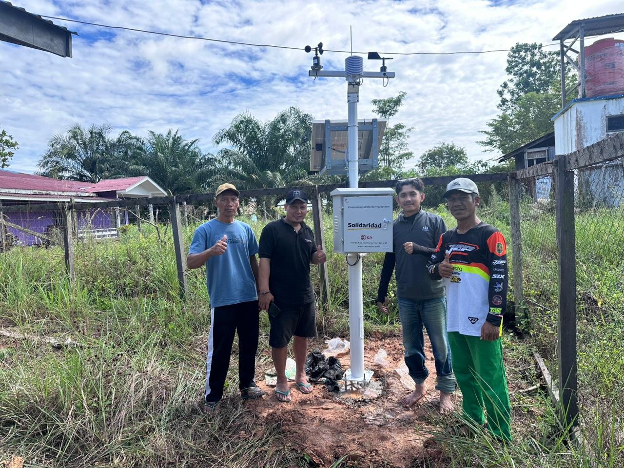 Pemasangan pondasi Weather Station di Wahau