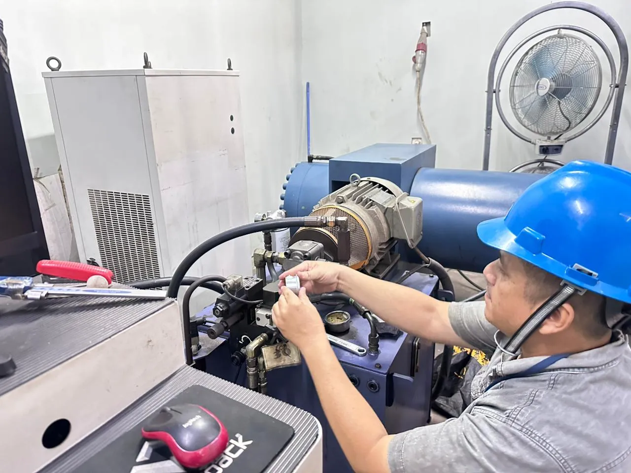 Verifikasi alat pasca penggantian selang hydraulic tahap pertama